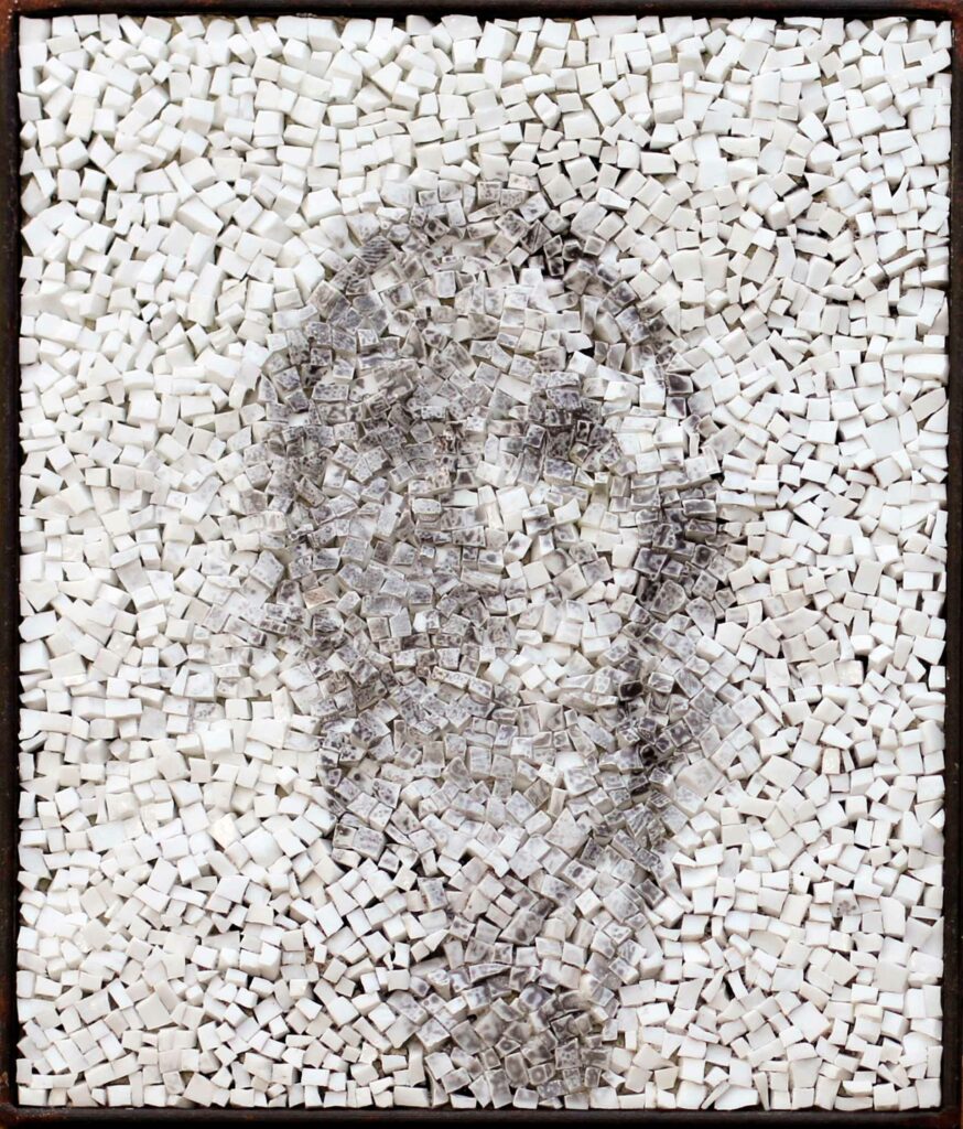 Spectre 4, portrait photographique anonyme en noir et blanc sur mosaïque contemporaine par Clément Mitéran