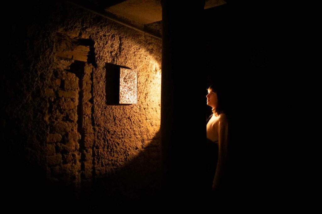 Dark chapel – Passage and sensory experience