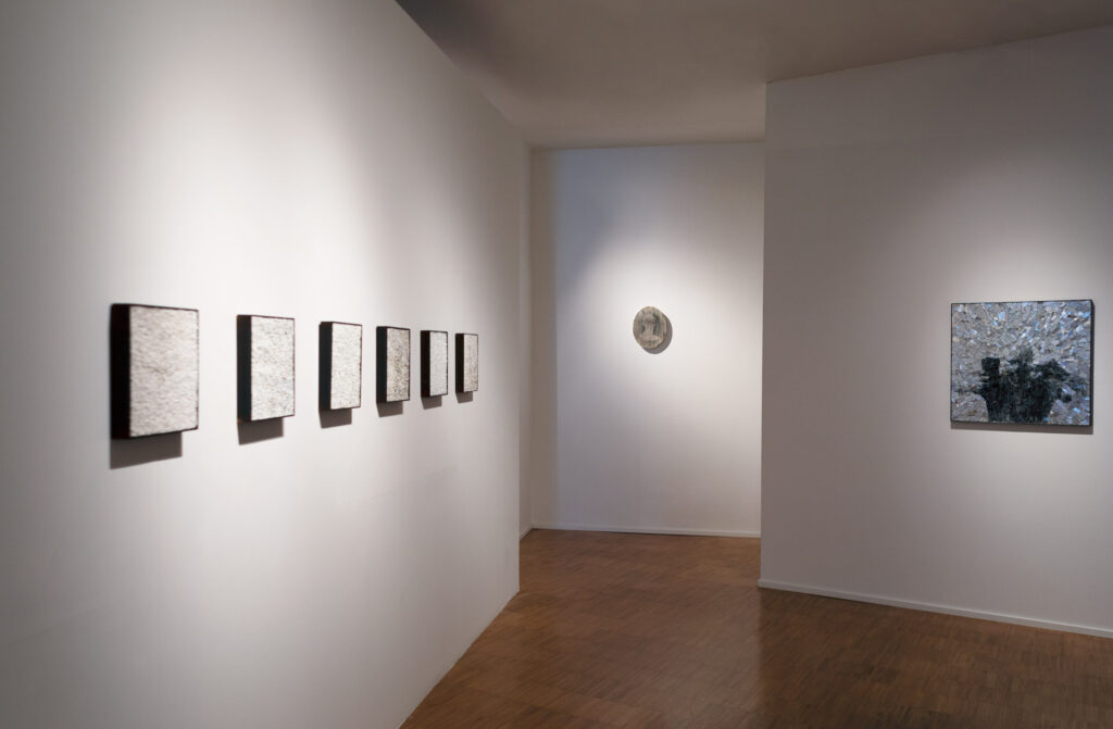 Exposition "Échos des visages" entre mosaïque et photographie, avec des œuvres de Laurent Lafolie et Clément Mitéran. Commissariat d'exposition de Michel Poivert.