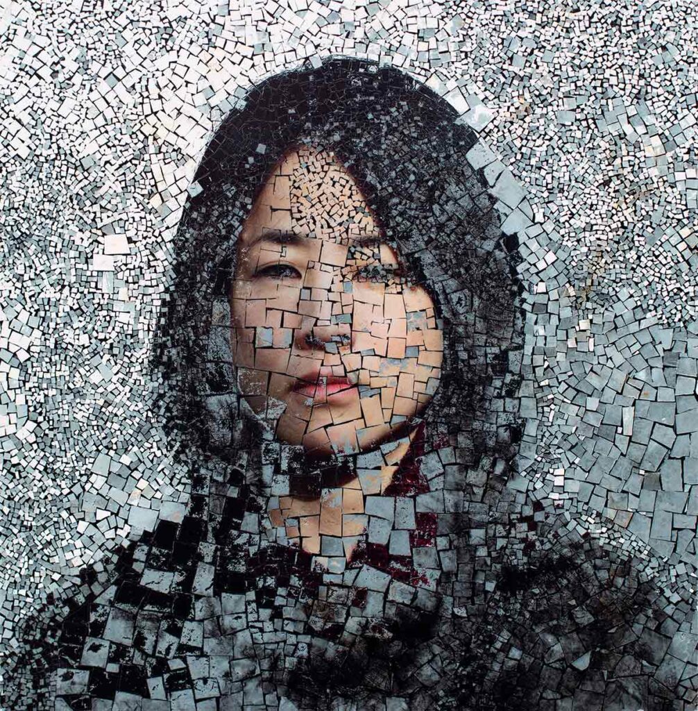 Photographie imprimée sur marbre de gintsugi, œuvre de Clément Mitéran