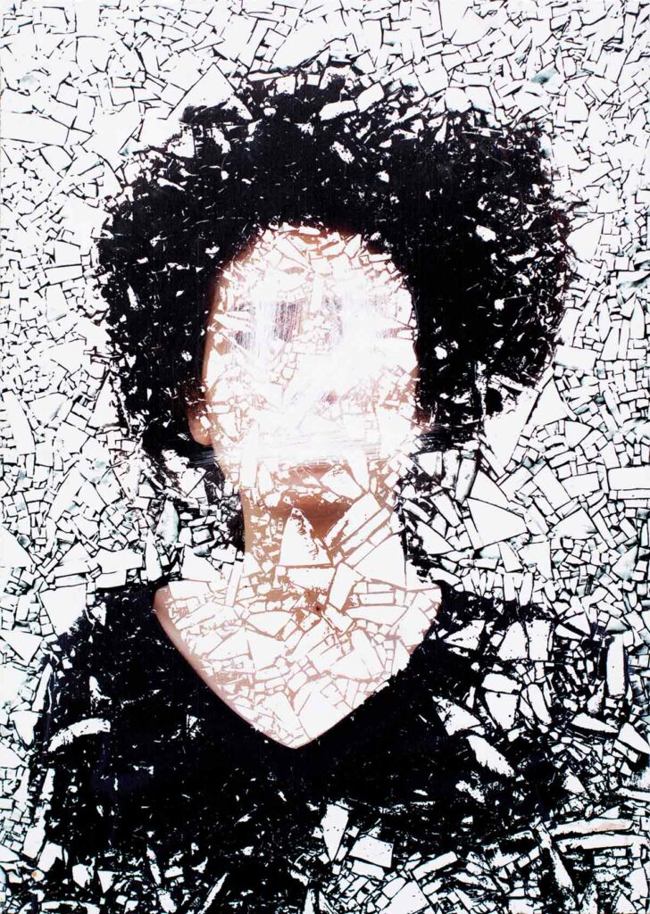 Portrait effacé par grattage. Tirage photographique uv d'une mosaïque sur marbre. Œuvre de l'artiste Clément Mitéran